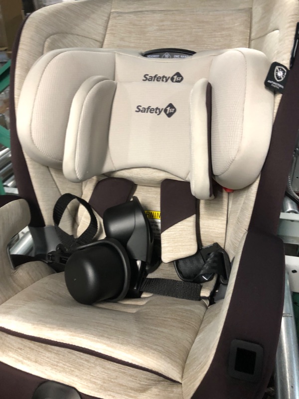 Photo 3 of Safety 1st Everslim DLX All-in-One Convertible Car Seat, 