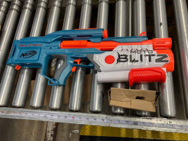 Photo 2 of *MISSING DARTS* Nerf Elite 2.0 Motoblitz Blaster with Scope, Motorized 10-Dart Blasting, Airblitz 6 Darts, Outdoor Toys for 8 Year Old Boys & Girls