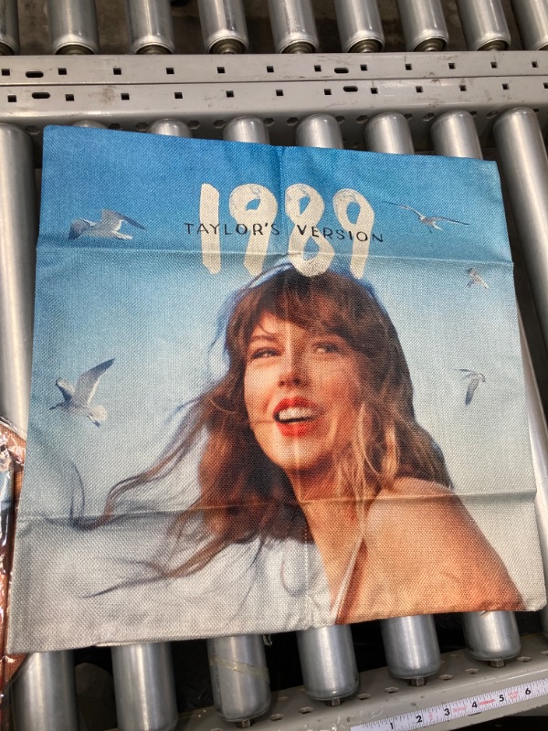 Photo 2 of 18in x 19in Pillow Case 1989 (Taylor's Version)
