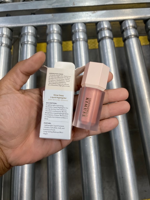 Photo 2 of 
KIMUSE Soft Natural Glow Liquid Filter, Weightless, Long-Wearing, Smudge Proof, Natural-Looking, Dewy Finish, Glow Liquid Illuminator Makeup