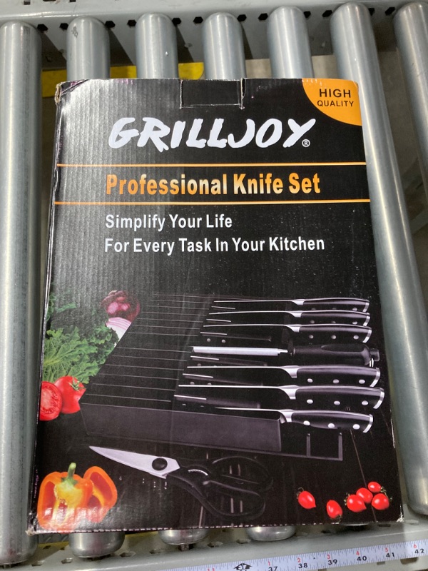 Photo 2 of ***Factory sealed ***grilljoy 17PCS Premium Knife Set With In-drawer Knife Block, High Carbon Stainless Steel Cutlery Knife Block Set, Versatile Chef Knife Set for Daily Kitchen Use, White