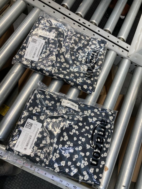 Photo 1 of *** Bundle *** Amazon Essentials Women's Mid-Rise Slim-Fit 5 Inch Inseam Khaki Short (Available in Straight and Curvy Fits) Straight Black White Floral 8 ( 2 packs )