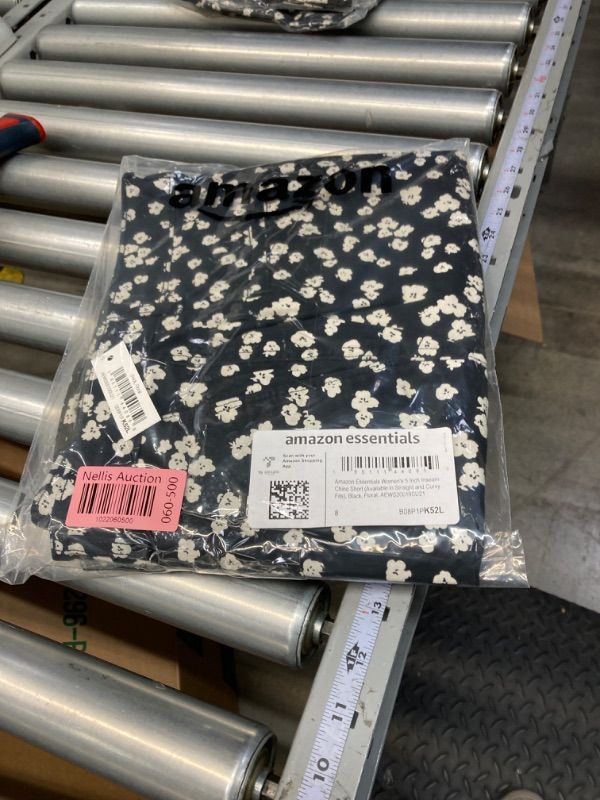Photo 1 of *** Bundle *** Amazon Essentials Women's Mid-Rise Slim-Fit 5 Inch Inseam Khaki Short (Available in Straight and Curvy Fits) Straight Black White Floral 8 ( 2 packs )