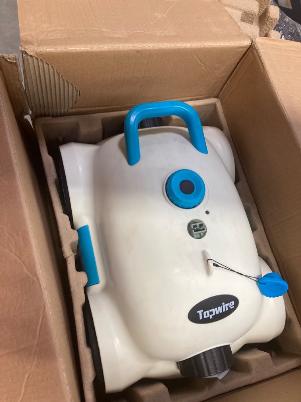 Photo 3 of ***PARTS ONLY BROKEN****TOPWIRE Robotic Pool Cleaner, Cordless Robotic Pool Vacuum, Lasts up to 150 Mins, Up to 2152 Sq. Ft, Automatic Cleaning with Self-Parking

***USED