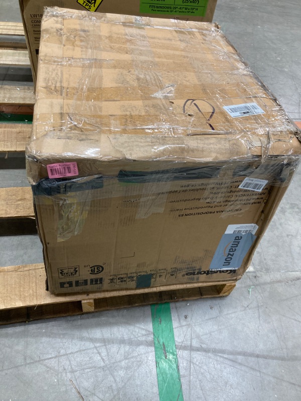 Photo 1 of *CAN BE USED FOR PARTS* Keystone 18,000 BTU Window Air Conditioner and Dehumidifier, 230V, Window Unit Air Conditioners for Apartment, Living Room, Bedroom, Large Rooms up to 1000 Sq.Ft., Window Air Conditioner with Remote Bright White 18000 BTU Cool Only