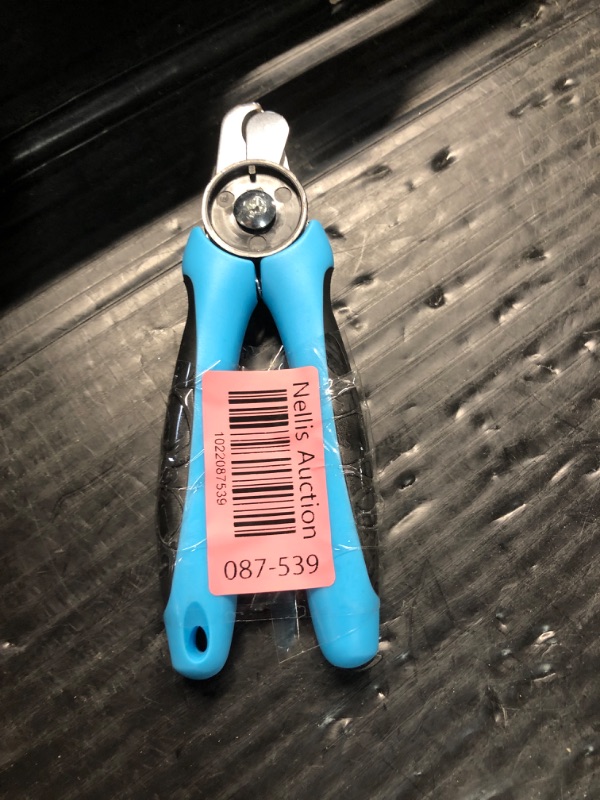 Photo 3 of ** USED DIRTY** ***STOCK PHOTO REFERENCE ONLY*** itoleeve PET nail clippers WITH LIGHT