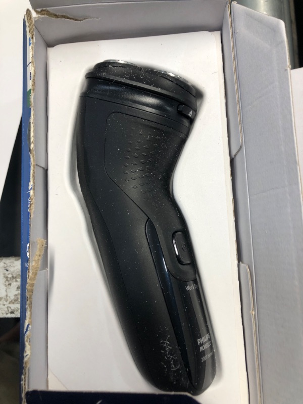 Photo 2 of ***NEEDS TO BE CLEANDED***Philips Norelco Wet  Dry Mens Rechargeable Electric Shaver 2400 - X3001/90