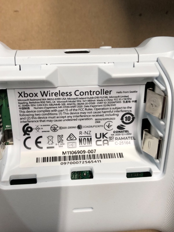 Photo 4 of (READ FULL POST) Xbox Core Wireless Gaming Controller – Robot White– Xbox Series X S