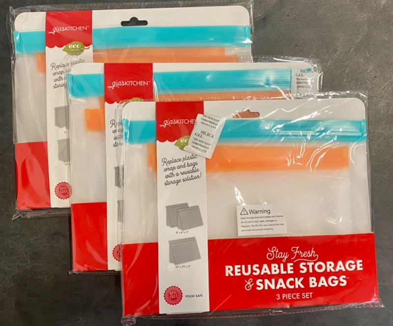 Photo 2 of Reusable Silicone Food Snack Bags (3 Pack)