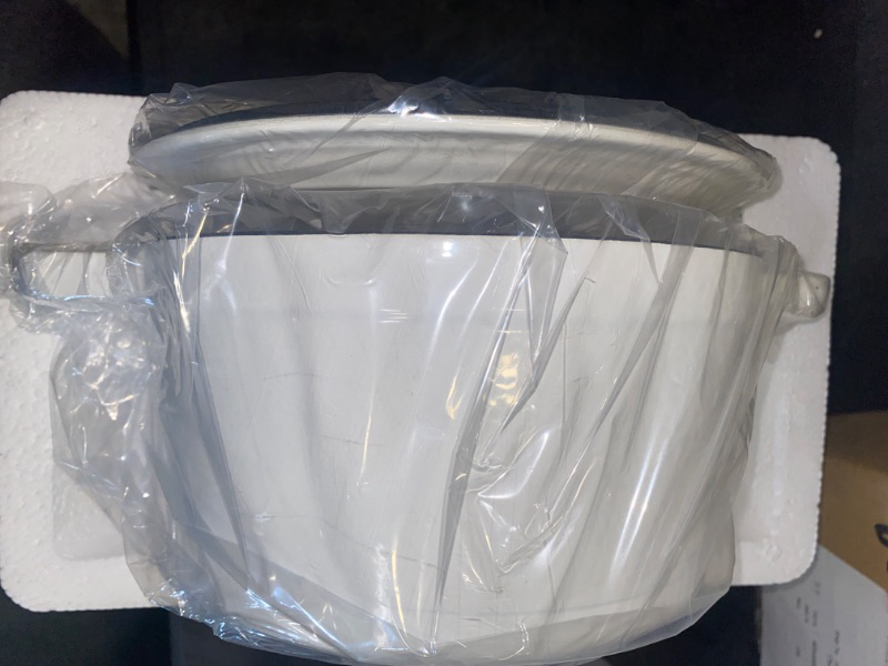 Photo 1 of BergHOFF Neo Collection Cast Iron 3-Qt. Round Covered Dutch Oven - White