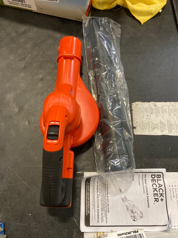 Photo 3 of BLACK+DECKER LSW40C Lithium Sweeper