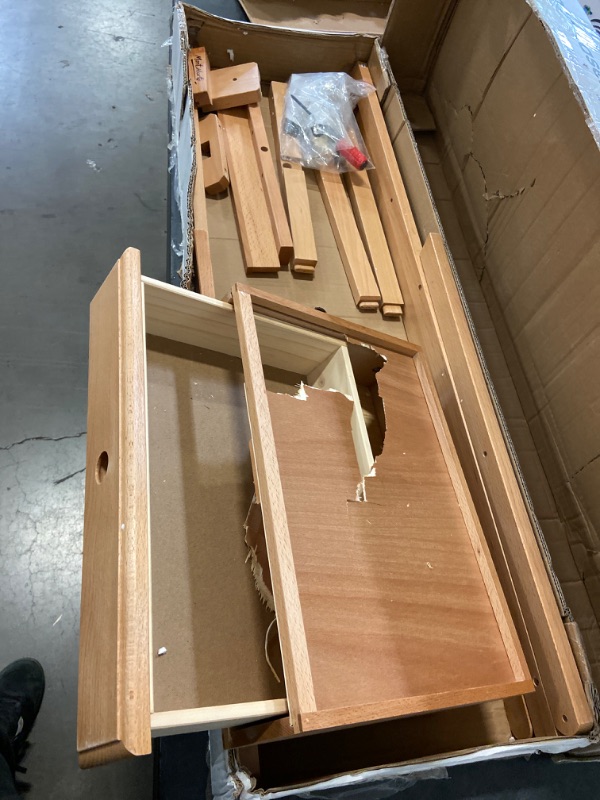 Photo 1 of Mont Marte Signature Box Floor Easel, Beech Wood 43.5 x 44 x 150 cm (LxWxH), 17.13 x 17.32 x 59.1" Floor Box Easels