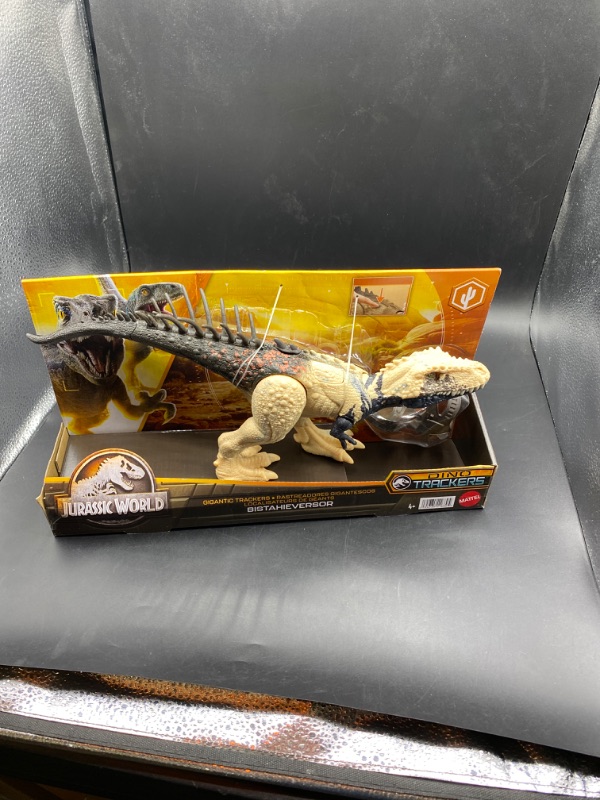 Photo 2 of Jurassic World Bistahieversor Dinosaur Action Figure Gigantic Trackers Toys
