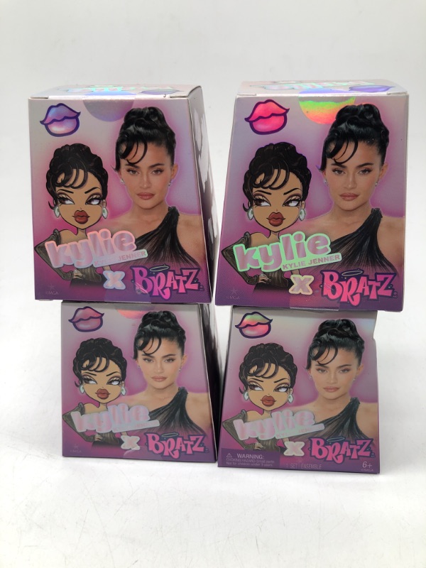 Photo 3 of Bratz Mini Celebrity 4-Pack Mystery Bundle
