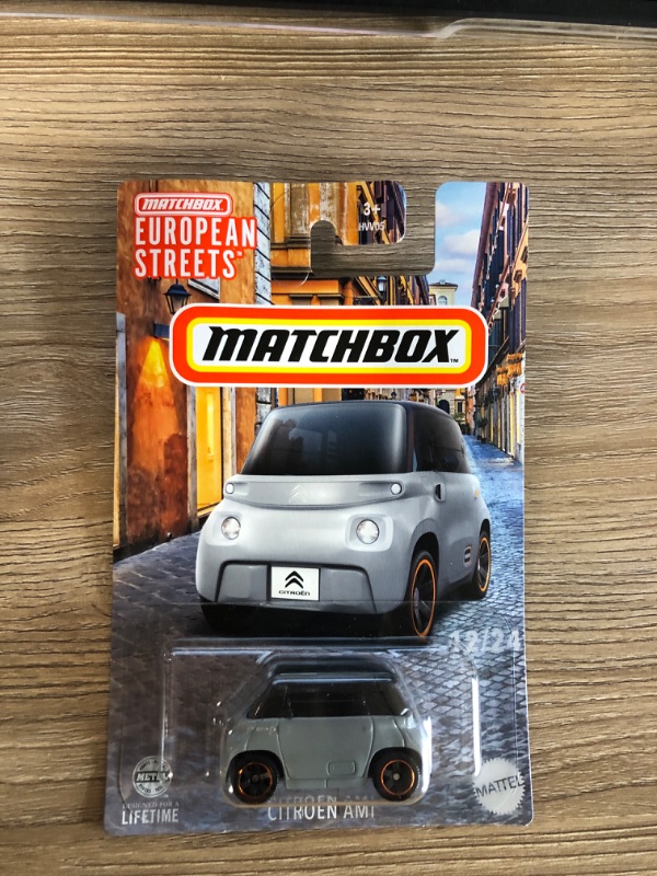 Photo 1 of matchbox and hotwheels bundle