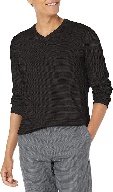 Photo 1 of Men's Long Sleeve V-Neck Sweater Size Large