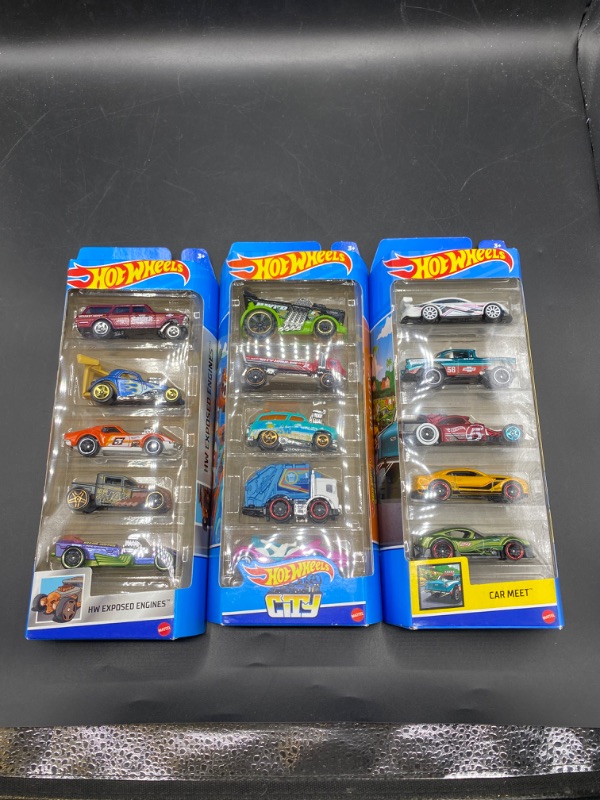 Photo 1 of Hot Wheels Bundle