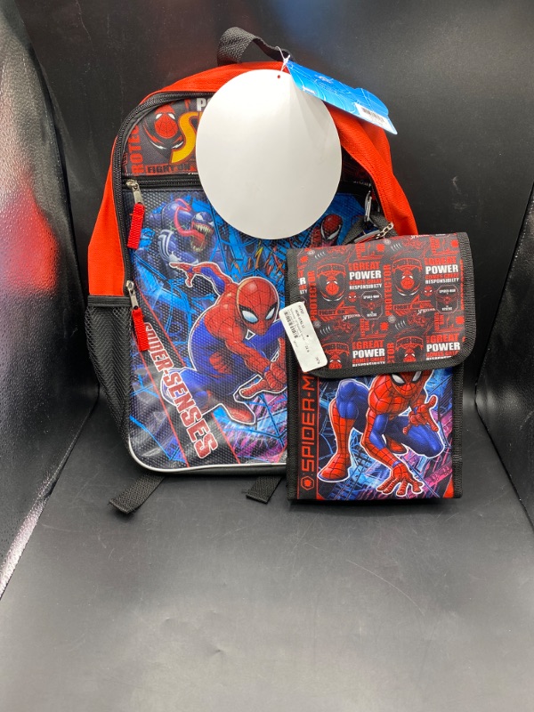 Photo 2 of Spiderman 16" Backpack 4pc Set with Lunch Kit, Key Chain & Carabiner
