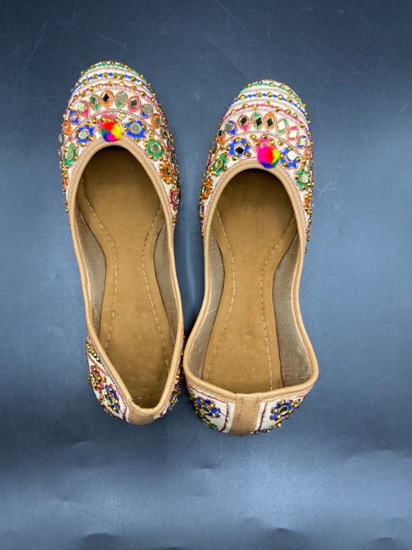 Photo 2 of Chandrakala for Mom, Punjabi Jutti Ethnic Flats Wedding Shoes for Women size 8
