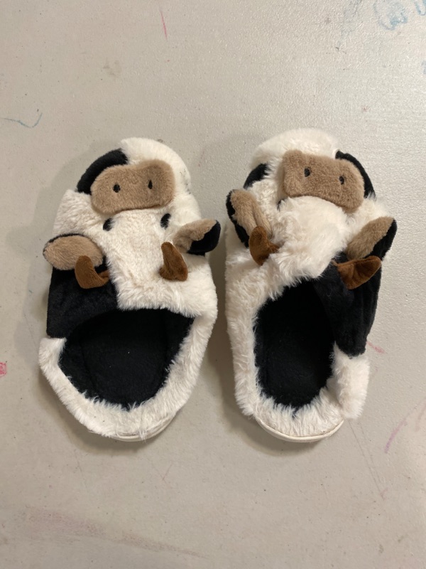 Photo 2 of Cow Slippers,slippers for Women Men,Cute Fuzzy Slippers, Womens/Mens Kawaii Animal Cartoon Cotton Plush House Slippers,Cloud Bedroom Winter House Shoes for Indoor---- size 6/7
