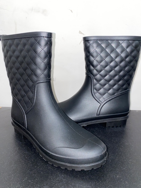 Photo 1 of  Women's Outdoors Non-Slip Water Resistant Garden Boots size 8-10
