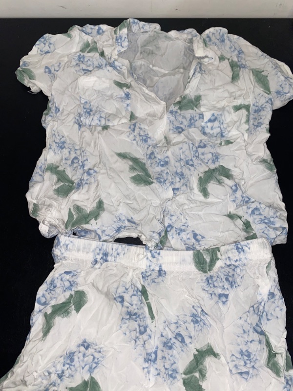 Photo 1 of M Women's 2 Piece Floral Outfit 