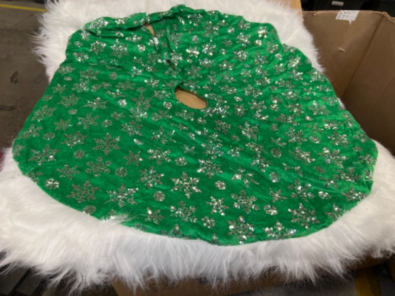 Photo 1 of 
Beautifulfashionlife Xmas Tree Skirt Plush Faux Fur Snowy White Tree Skirt for Christmas Decorations (35'', Green)