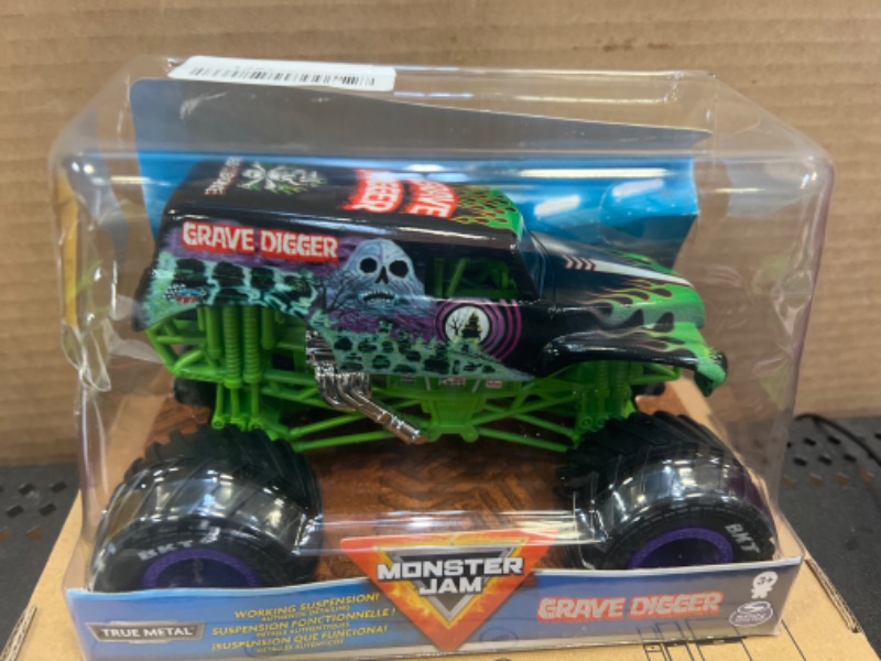 Photo 2 of Monster Jam, Official Grave Digger Monster Truck, Die-Cast Vehicle, 1:24 Scale