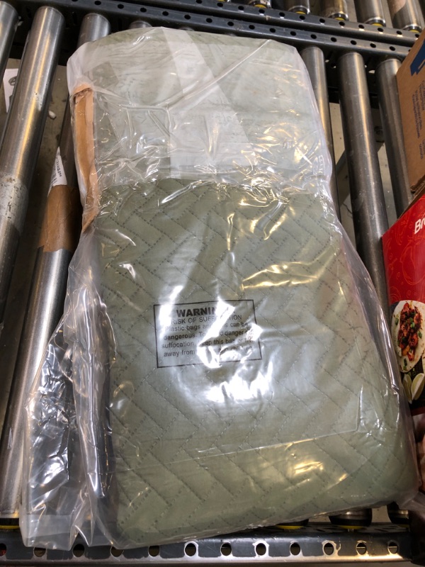 Photo 2 of DOWNCOOL Sage Green King Quilt   -- no pillow cases included sssssssssssssssss
