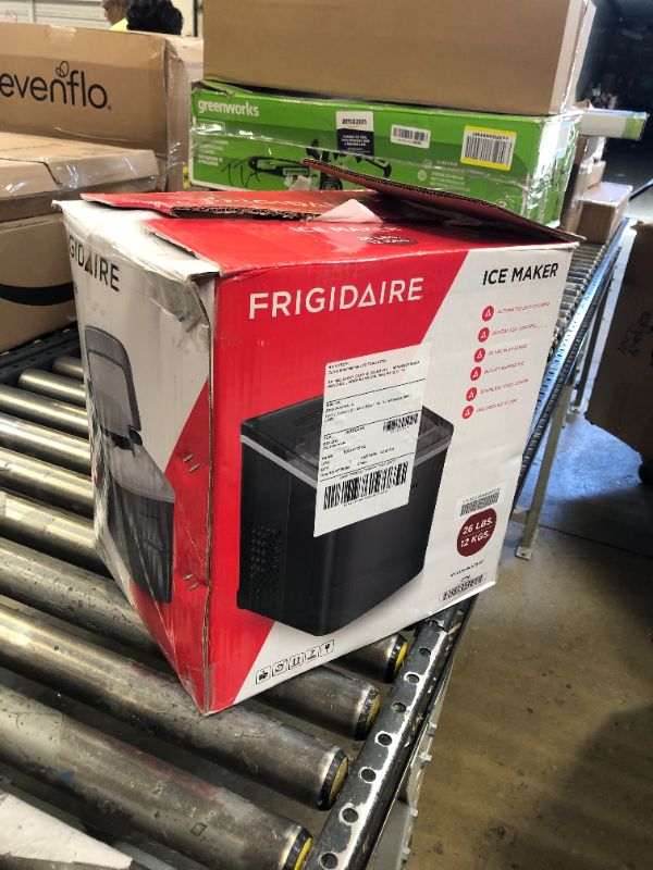 Photo 3 of Frigidaire EFIC117-SSBLACK-COM EFIC117-SSBLACK 26 Lbs Portable Compact Maker, Stainless Steel Ice Making Machine, Medium, Black Stainless