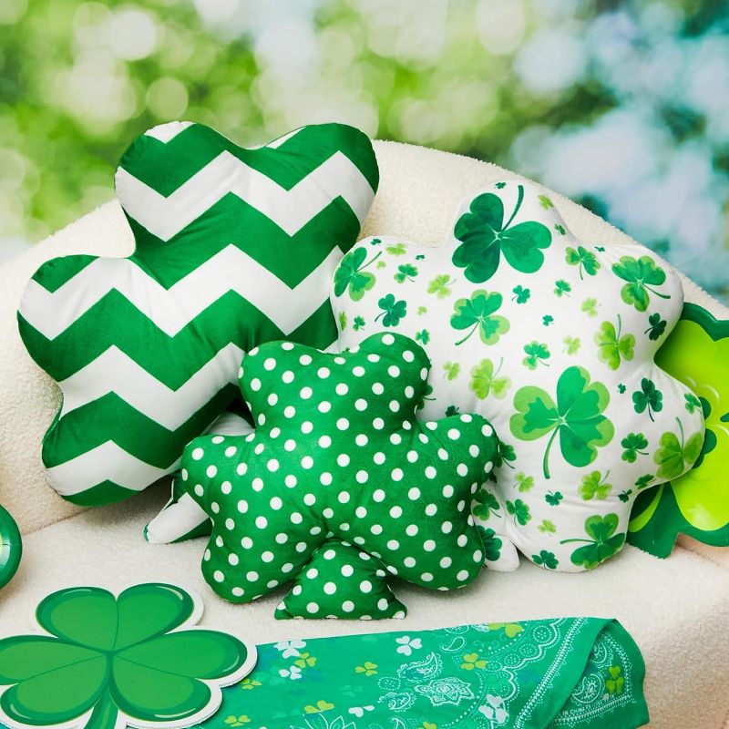 Photo 1 of 3 Pieces Large Shamrock Shaped Pillows 3D St Patrick's Day Throw Pillow Soft Velvet Decorative Clover Pillow Cushion for Sofa Couch Bed Living Room Irish Car Home Decoration Gifts, 3 Sizes
  