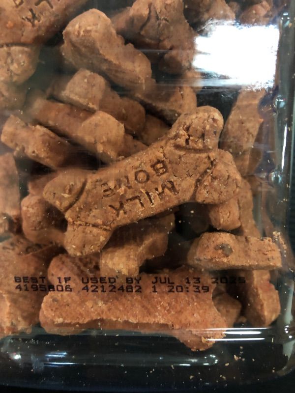 Photo 1 of Milk-Bone Soft & Chewy Dog Treats, Beef & Filet Mignon Recipe, 25 Ounce Made with Real Chuck Roast Beef & Filet Mignon 1.56 Pound (Pack of 1)