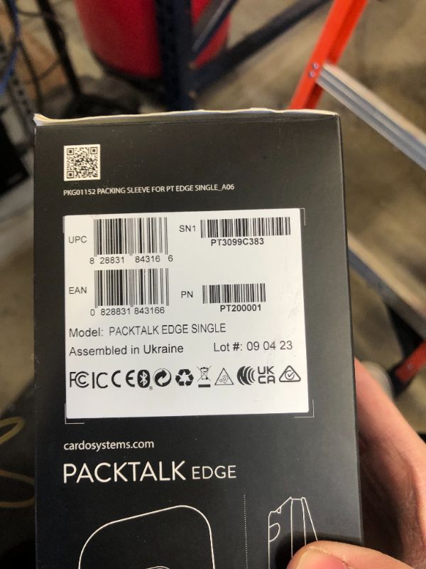 Photo 4 of Cardo PACKTALK Edge Motorcycle Bluetooth Communication System Headset Intercom - Dual Pack Dual Pack Edge