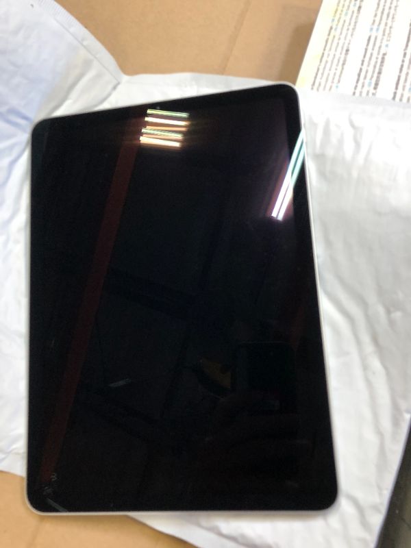 Photo 3 of Apple 2020 iPad Air (10.9-inch, Wi-Fi, 64GB) - Silver (4th Generation) WiFi 64GB Silver