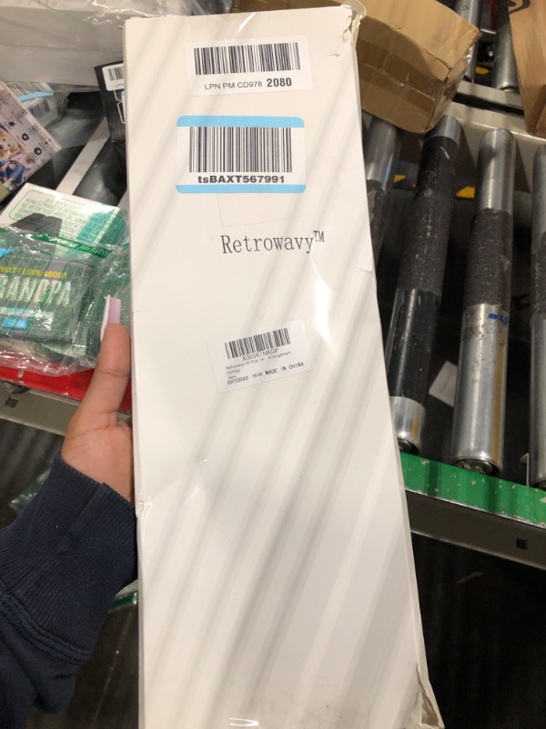 Photo 1 of Retrowavy 50 Pcs 14-16 Inches Large Natural Ostrich Feathers Bulk for Centerpieces for Wedding Party Centerpieces Home Decoration Flower Arrangement (White)