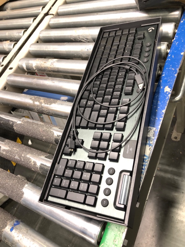 Photo 1 of G915 LIGHTSPEED Full-size Wireless Mechanical GL Clicky Switch Gaming Keyboard with RGB Backlighting