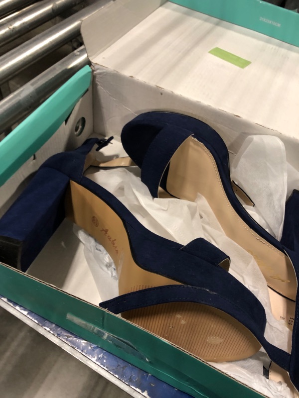 Photo 3 of Blue Heels SIZE 8.5