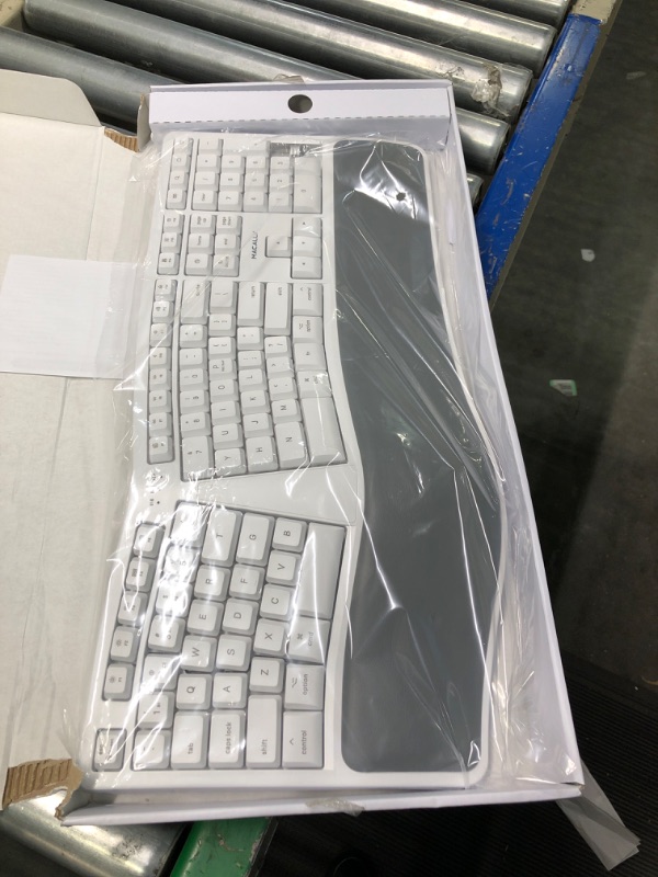 Photo 3 of *** enter key fell off***
Macally  Wireless Ergonomic Keyboard for Mac & Wrist Rest White