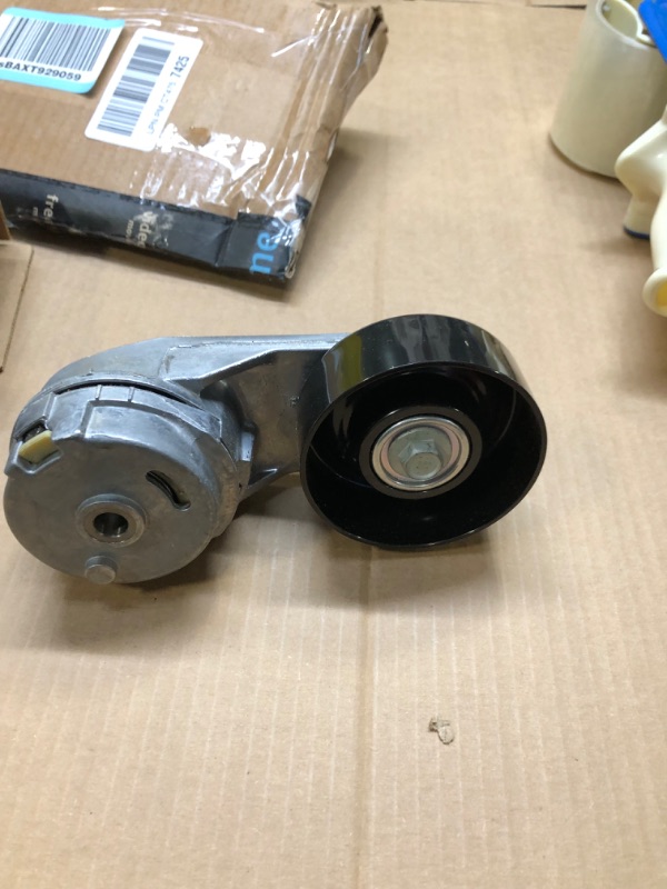 Photo 4 of GM Genuine Parts 12605175 Drive Belt Tensioner