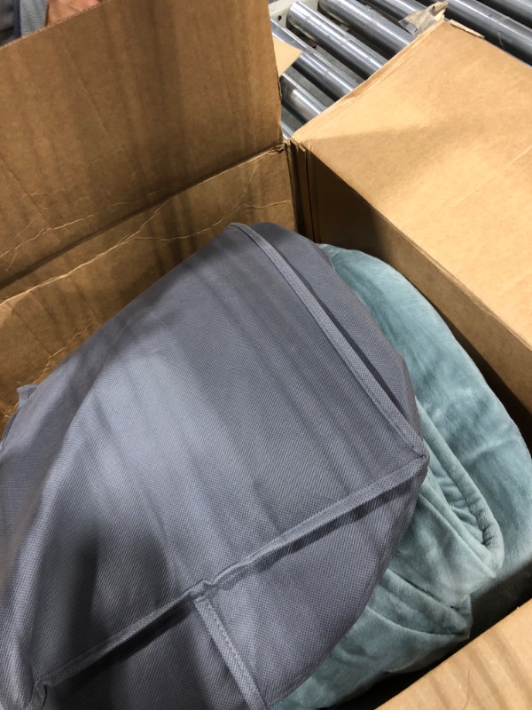 Photo 1 of ***not exact**
Waowoo Adult Weighted Blanket Queen Size ( 15lbs 60"x80" ) Heavy Blanket with Premium Glass Beads, ( Dark Grey 60"x80" 15.0 Pounds