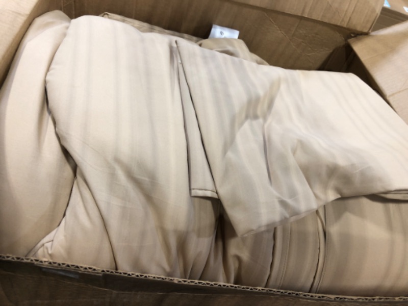 Photo 2 of ***not exact**
Bedsure Comforter Set Kids - Khaki Queen Size Comforter, Soft Bedding for All Seasons, Cationic Dyed Bedding Set, 3 Pieces, 1 Comforter) and 2 Pillow Shams 16 - Khaki