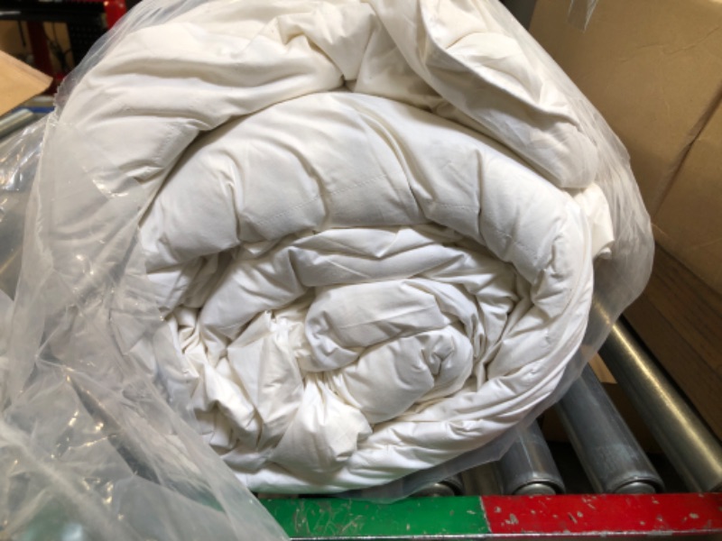 Photo 2 of ***UNKNOWN SIZE***APSMILE Luxurious Goose Feathers Down Comforter Twin Size All Seasons Duvet Insert - Ultra-Soft 750 Fill-Power Hotel Collection Comforter, 34 Oz Fluffy Medium Warmth, (68x90, Solid White) Twin White/All Season