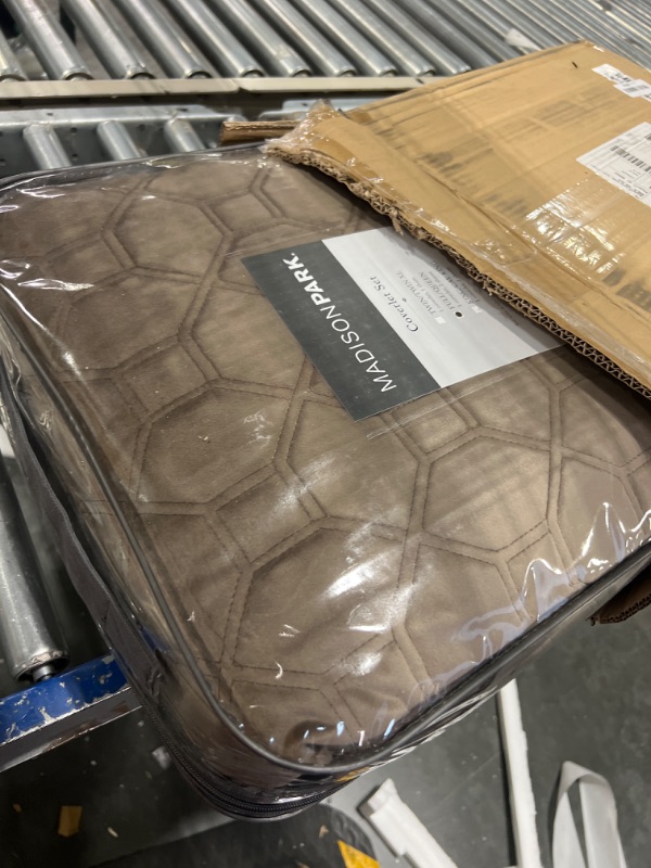 Photo 1 of 100% Polyester Velvet Quilted Coverlet Set,MP13-3305