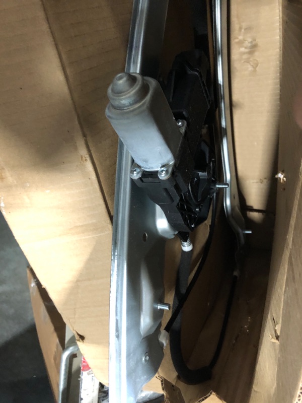 Photo 1 of GM Genuine Parts 84621036 Front Driver Side Door Window Regulator