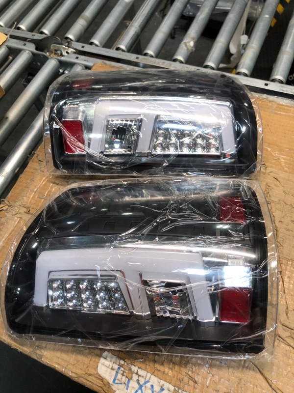 Photo 3 of **FOR PARTS**HECASA LED Tail Light Compatible with 2014-2018 GMC Sierra 1500 2500HD 3500HD Pickup LED Tube Bar Stop Lights Pair LH & RH W/Harness Rear Brake Lamps Clear Lens Black Housing