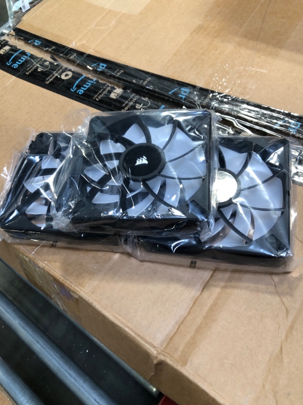 Photo 1 of Corsair iCUE H170i Elite LCD XT Liquid CPU Cooler - IPS LCD Screen - Three AF140 RGB Elite Fans - 420mm Radiator - Fits Intel® LGA 1700, AMD® AM5, and More - Included iCUE Commander CORE - Black ELITE LCD XT 420mm Radiator Black