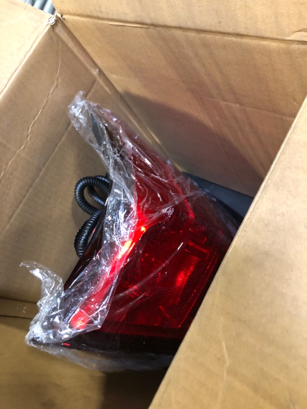 Photo 4 of PIT66 Tail Lights Assembly Rear Lights Compatible With 2014-2019 Chevy Silverado/2015-2019 GMC Sierra Tail Lights Taillights With Wiring Harness 14-19/15-19 Red lens Chevy Silverado/GMC Sierra