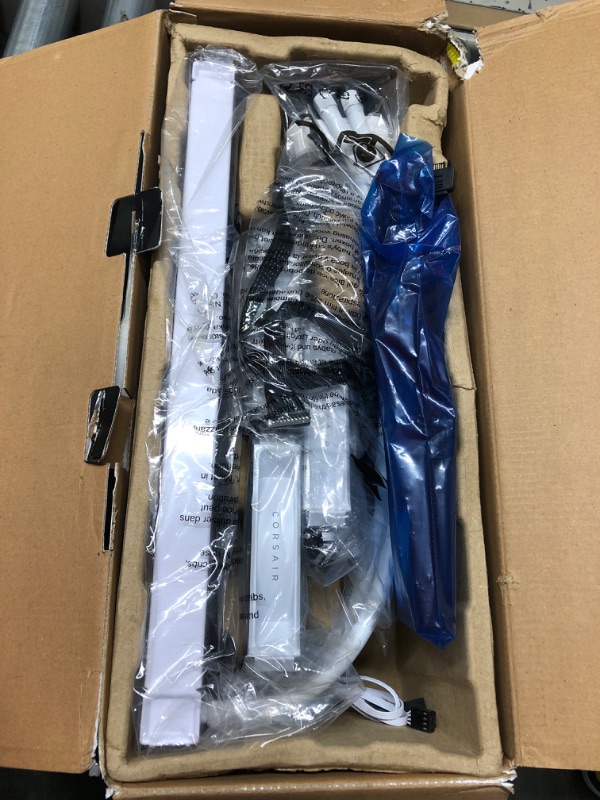 Photo 1 of Corsair iCUE H150i Elite LCD XT Liquid CPU Cooler - IPS LCD Screen - Three AF120 RGB Elite Fans - 360mm Radiator - Fits Intel® LGA 1700, AMD® AM5, and More - Included iCUE Commander CORE - White ELITE LCD XT 360mm Radiator White