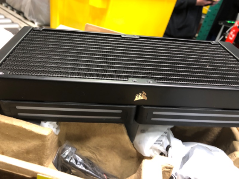 Photo 1 of CORSAIR iCUE Link H115i RGB Liquid CPU Cooler - 280mm AIO - QX140 RGB Fans - Fits Intel® LGA 1700, AMD® AM5 - iCUE Link System Hub Included - Black Black 280mm AIO