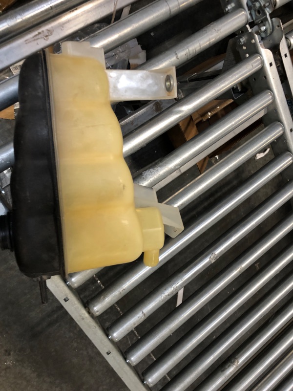 Photo 1 of GM Genuine Parts 84368362 Radiator Surge Tank